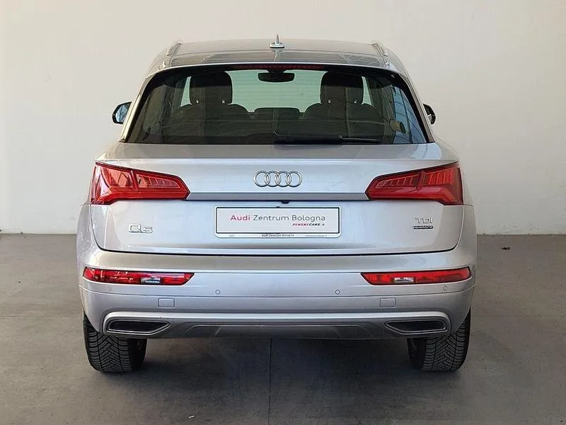 AUDI Q5 2.0 TDI quattro S tr. Business Sport Image 5