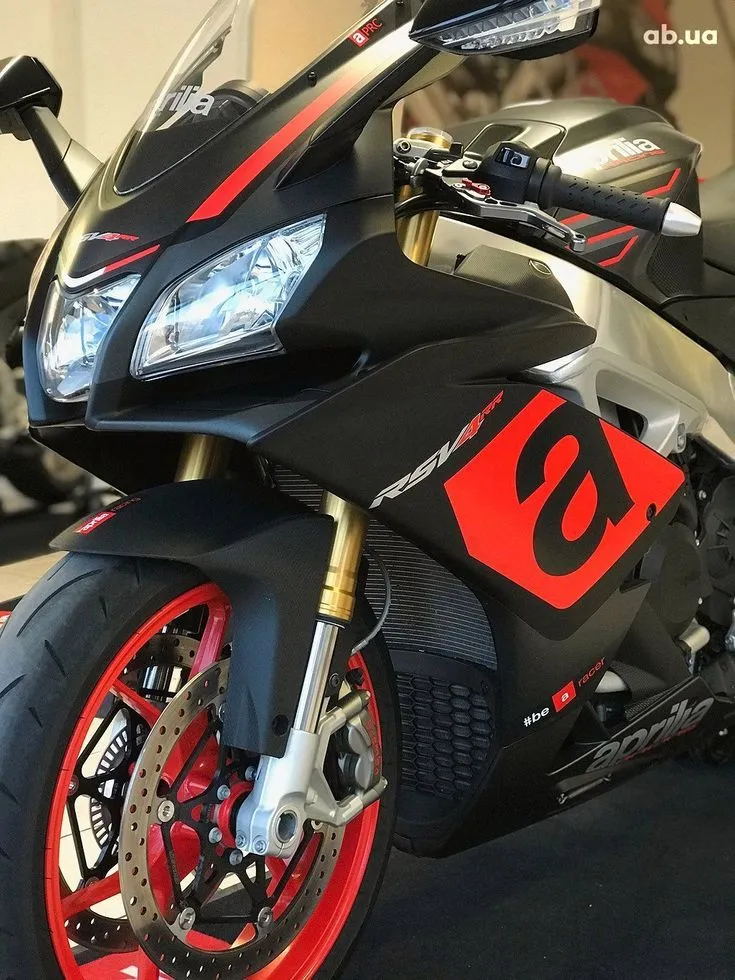 Aprilia RSV4 Image 4